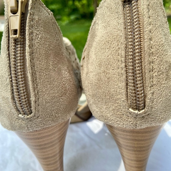 Fashion Bug Taupe Faux Suede Peep-Toe Platform Sandals size 9.5 US. - Picture 2 of 7